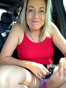 Snapshot of Cherry-red-xo chatting on 09/18/25, 03:59 Cherry-red-xo online show from 09/18/25, 03:59