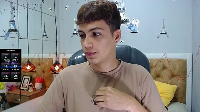 Snapshot of SkinnyBoy_ chatting on 03/19/25, 12:01 SkinnyBoy online show from 03/19/25, 12:01