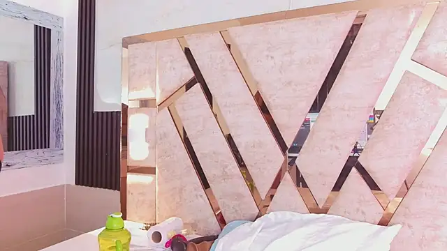 molly sweetee online show from 10/16/25, 01:47