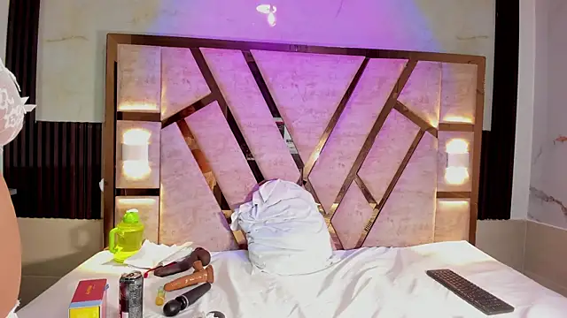 molly sweetee online show from 12/17/25, 01:54