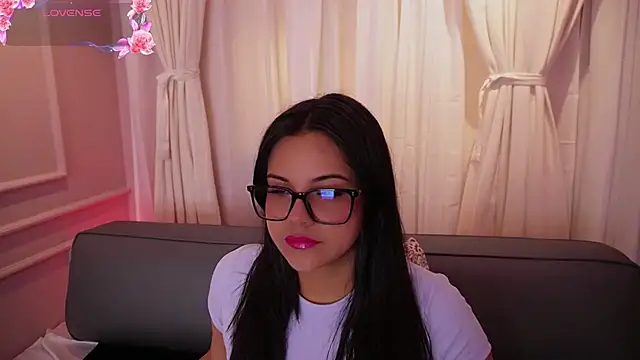Snapshot of Sophia_wilsonn_ chatting on 10/04/25, 11:12 Sophia wilsonn online show from 10/04/25, 11:12
