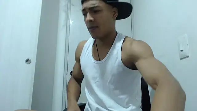 Snapshot of Jhonyblack_1 chatting on 05/15/26, 10:46 Jhonyblack 1 online show from 05/15/26, 10:46