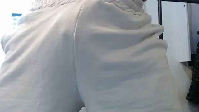 Snapshot of Jhonyblack_1 chatting on 11/23/25, 04:06 Jhonyblack 1 online show from 11/23/25, 04:06