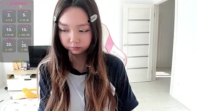 Snapshot of Fluffy_Rose chatting on 06/19/26, 12:27 Fluffy Rose online show from 06/19/26, 12:27