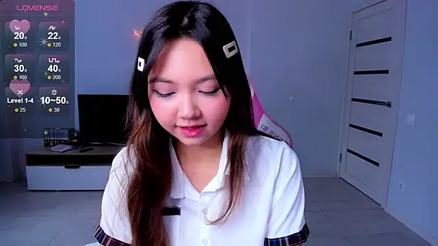 Fluffy Rose online show from 10/08/25, 02:02