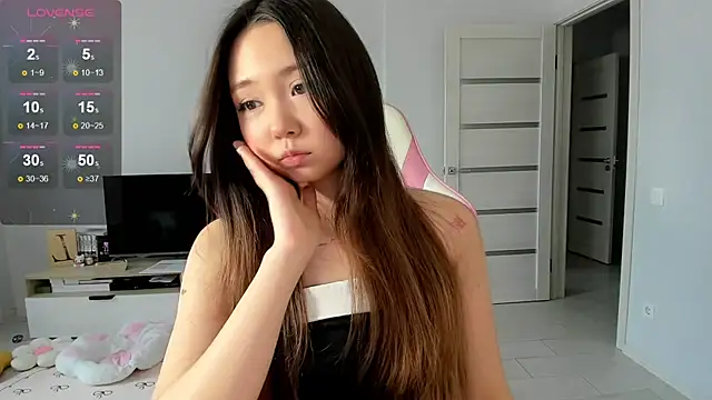 Snapshot of Fluffy_Rose chatting on 04/24/26, 04:14 Fluffy Rose online show from 04/24/26, 04:14