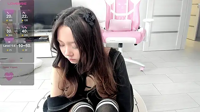 Snapshot of Fluffy_Rose chatting on 05/17/26, 06:13 Fluffy Rose online show from 05/17/26, 06:13