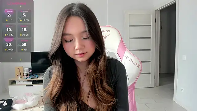 Snapshot of Fluffy_Rose chatting on 05/19/26, 04:08 Fluffy Rose online show from 05/19/26, 04:08