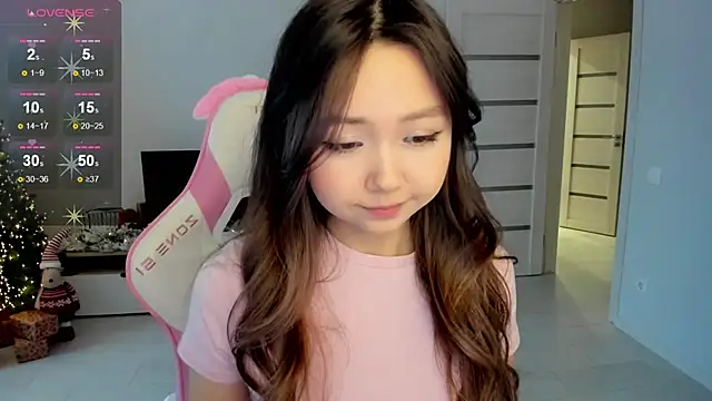 Fluffy Rose online show from 12/16/25, 03:22