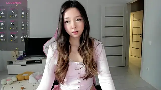 Snapshot of Fluffy_Rose chatting on 05/26/26, 12:31 Fluffy Rose online show from 05/26/26, 12:31