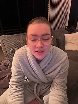 xX HotCouple Xx online show from 12/17/25, 08:58