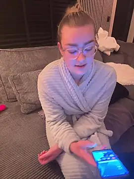 xX HotCouple Xx online show from 12/15/25, 09:42