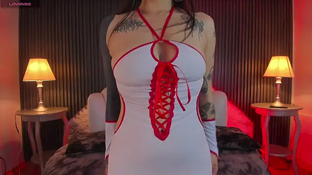 Snapshot of MeganDraco_ chatting on 10/22/25, 12:37 MeganDraco online show from 10/22/25, 12:37