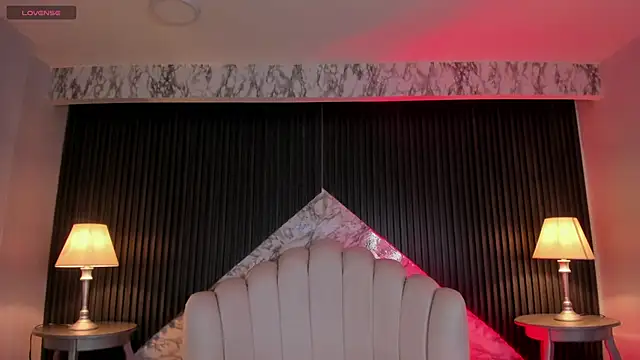 Snapshot of MeganDraco_ chatting on 10/21/25, 12:26 MeganDraco online show from 10/21/25, 12:26