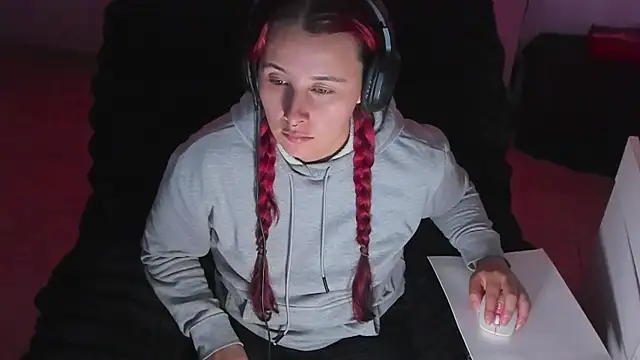 bonnie moon  online show from 10/22/25, 10:30