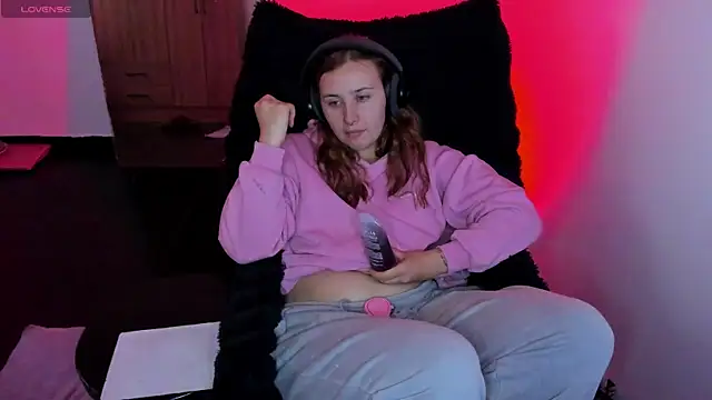 bonnie moon  online show from 02/24/26, 06:09