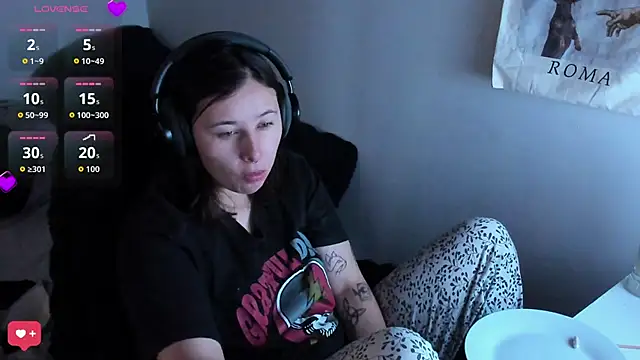 bonnie moon  online show from 06/05/26, 05:18