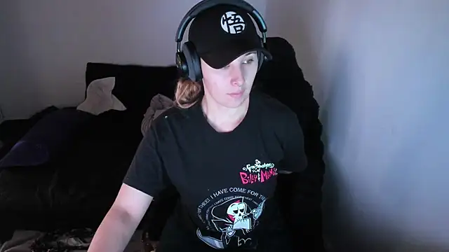 bonnie moon  online show from 04/18/26, 09:04