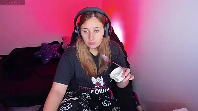 bonnie moon  online show from 04/09/26, 11:22