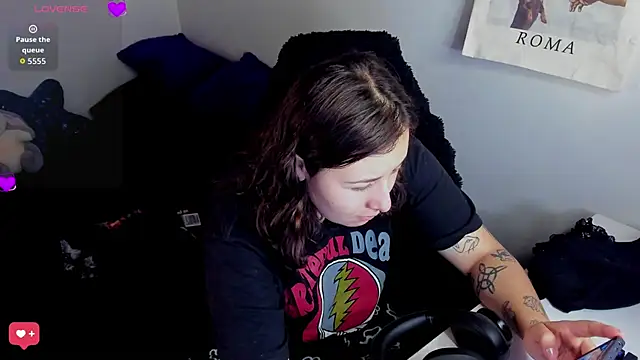 bonnie moon  online show from 05/10/26, 05:15