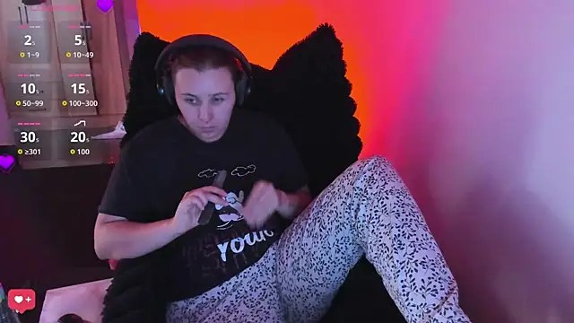 bonnie moon  online show from 03/03/26, 08:05