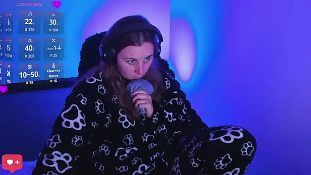 bonnie moon  online show from 03/17/26, 07:28