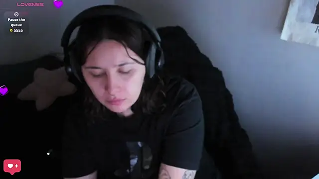 bonnie moon  online show from 05/08/26, 02:32