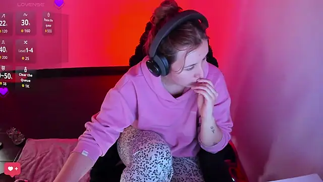 bonnie moon  online show from 03/31/26, 08:55