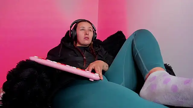 bonnie moon  online show from 01/17/26, 10:57