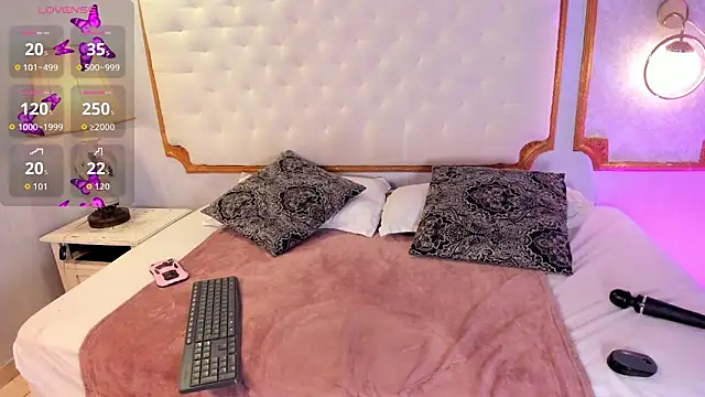 Paiige peach online show from 11/23/25, 11:20