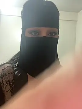 Snapshot of mari_layali chatting on 06/07/26, 01:00 mari layali online show from 06/07/26, 01:00