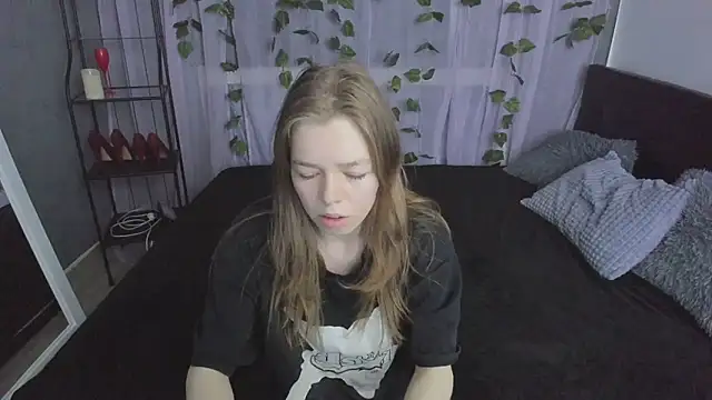 Snapshot of Tina_Tayllor chatting on 10/16/25, 11:24 Tina Tayllor online show from 10/16/25, 11:24