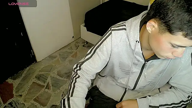 Snapshot of bby_santi chatting on 10/04/25, 12:07 bby santi online show from 10/04/25, 12:07