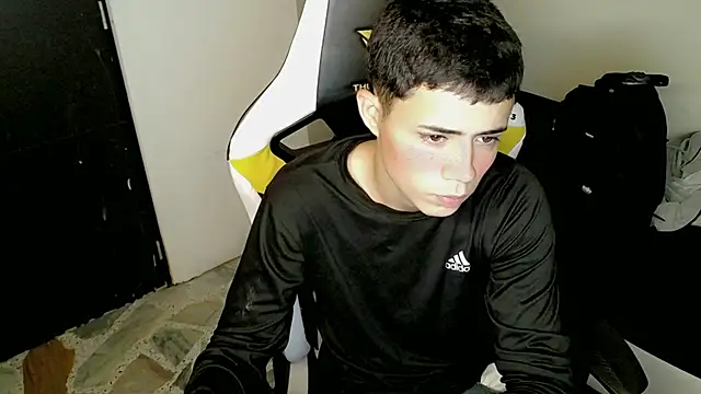 Snapshot of bby_santi chatting on 10/05/25, 05:25 bby santi online show from 10/05/25, 05:25