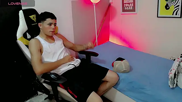 Snapshot of bby_santi chatting on 10/31/25, 08:16 bby santi online show from 10/31/25, 08:16