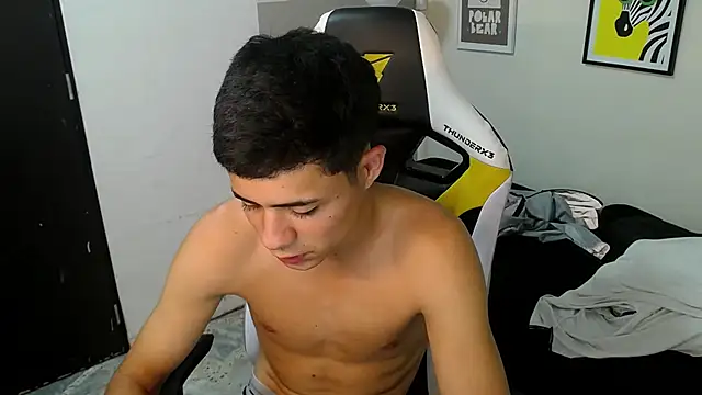 Snapshot of bby_santi chatting on 10/02/25, 04:43 bby santi online show from 10/02/25, 04:43