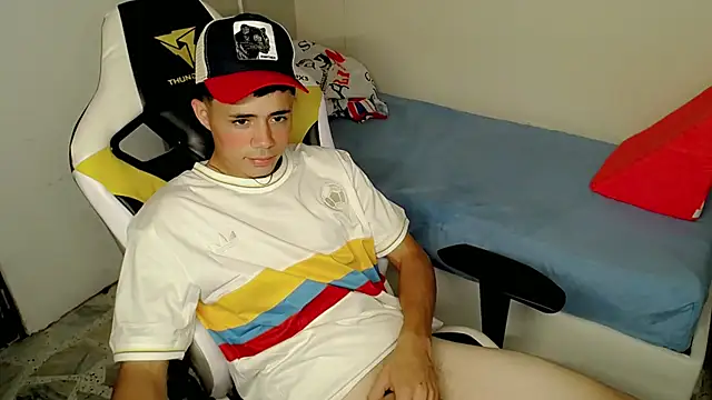 Snapshot of bby_santi chatting on 10/30/25, 03:53 bby santi online show from 10/30/25, 03:53