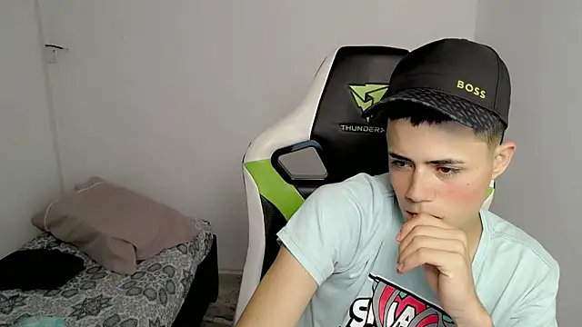 Snapshot of bby_santi chatting on 03/11/25, 05:24 bby santi online show from 03/11/25, 05:24