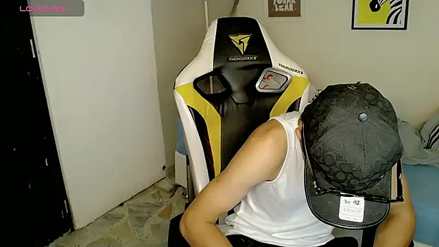 Snapshot of bby_santi chatting on 11/01/25, 06:57 bby santi online show from 11/01/25, 06:57