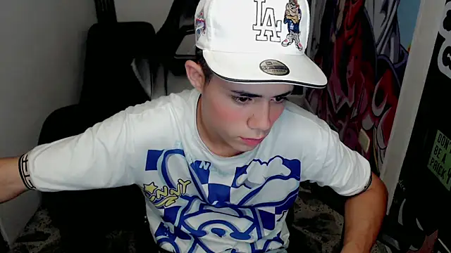 Snapshot of bby_santi chatting on 02/14/25, 01:40 bby santi online show from 02/14/25, 01:40