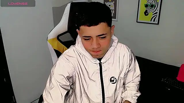 Snapshot of bby_santi chatting on 09/20/25, 12:43 bby santi online show from 09/20/25, 12:43