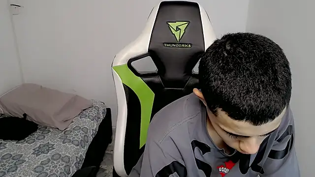 Snapshot of bby_santi chatting on 03/10/25, 04:57 bby santi online show from 03/10/25, 04:57