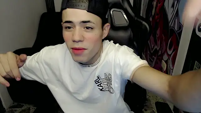 Snapshot of bby_santi chatting on 02/12/25, 12:33 bby santi online show from 02/12/25, 12:33