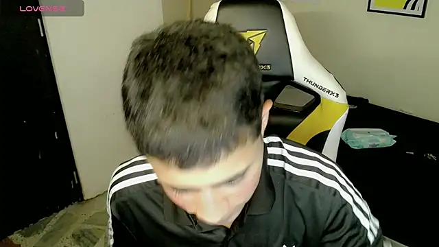 Snapshot of bby_santi chatting on 10/01/25, 03:16 bby santi online show from 10/01/25, 03:16