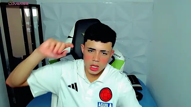 Snapshot of bby_santi chatting on 12/17/24, 07:15 bby santi online show from 12/17/24, 07:15