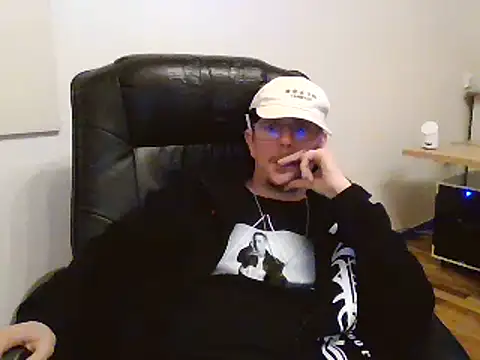 Snapshot of Minm666 chatting on 12/21/24, 03:42 Minm666 online show from 12/21/24, 03:42