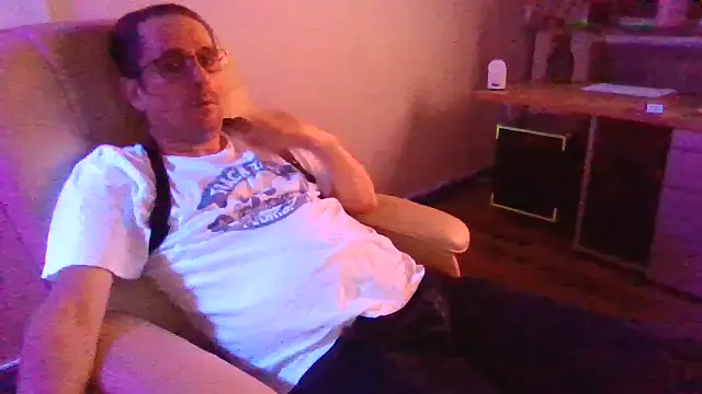 Snapshot of Minm666 chatting on 01/14/25, 10:23 Minm666 online show from 01/14/25, 10:23