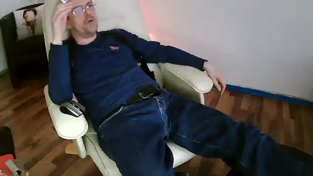 Snapshot of Minm666 chatting on 03/12/25, 04:56 Minm666 online show from 03/12/25, 04:56