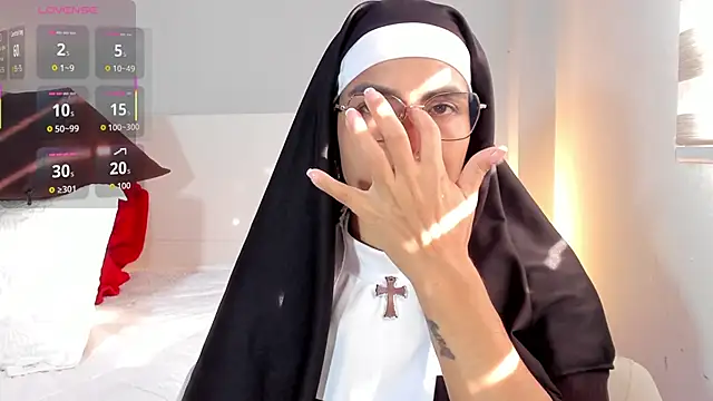 ClaraMariaMon online show from 11/28/25, 01:11