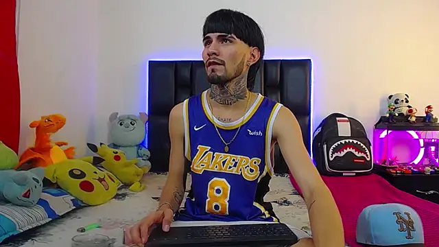Snapshot of Brutal_Sex_Fucking chatting on 06/27/26, 10:05 Brutal Sex Fucking online show from 06/27/26, 10:05